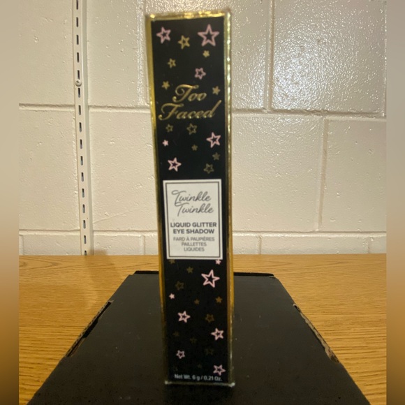 Too Faced Twinkle Twinkle black gold liquid glitter eyeshadow - Picture 4 of 4